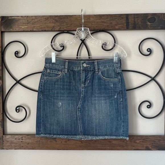 Old Navy Distressed High Waist Mini Denim Jean Skirt Size 0 - Picture 2 of 13
